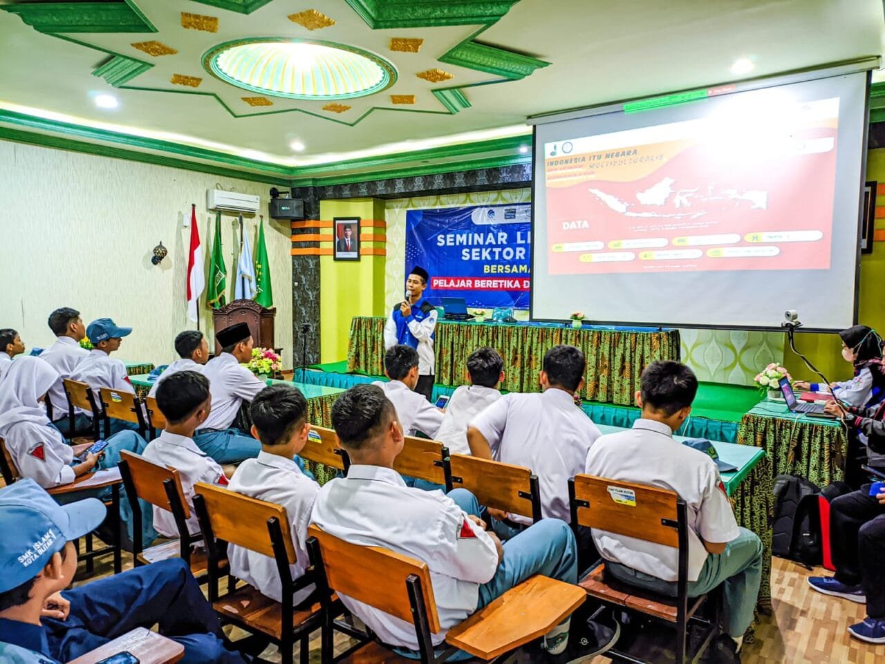 Potret Literasi Digital Langkah Pelajar Beretika Dan Aman Di Ruang