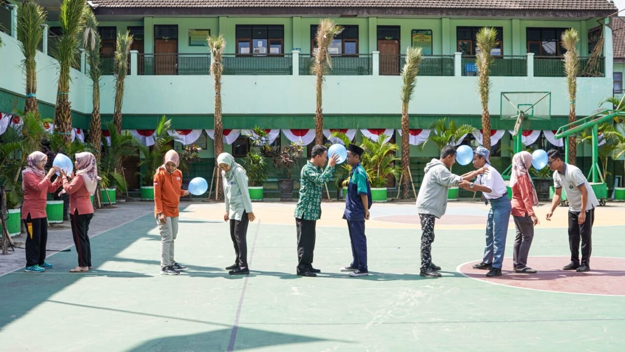 Semarak Dan Kompak Lomba Bapak Ibu Guru Tata Usaha Dan Siswa Siswi