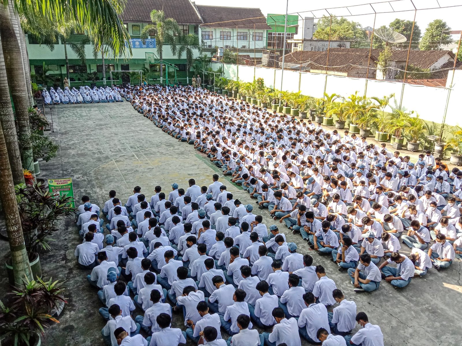 Daftar Guru Kompeten dan Profesional di SMK Islam 1 Blitar