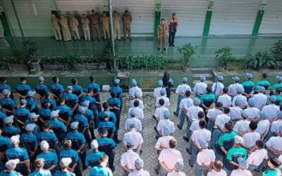 Upacara Apel di Bengkel SMK Islam 1 Blitar: Membangun Semangat Demokrasi dan Disiplin Pada Siswa