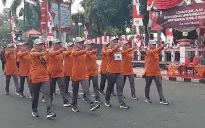 Guru SMK Islam 1 Blitar Antusias Ikuti Gerak Jalan Menyongsong Dirgahayu Indonesia ke-78