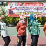 Semarak dan Kompak: Lomba Bapak/Ibu Guru, Tata Usaha, dan Siswa-siswi Meriahkan HUT RI ke-78 di SMK Islam 1 Blitar