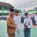 Upacara Bendera di SMK Islam 1 Blitar: Penyerahan Sertifikat Bela Negara untuk Siswa Kelas X, XI, dan XII