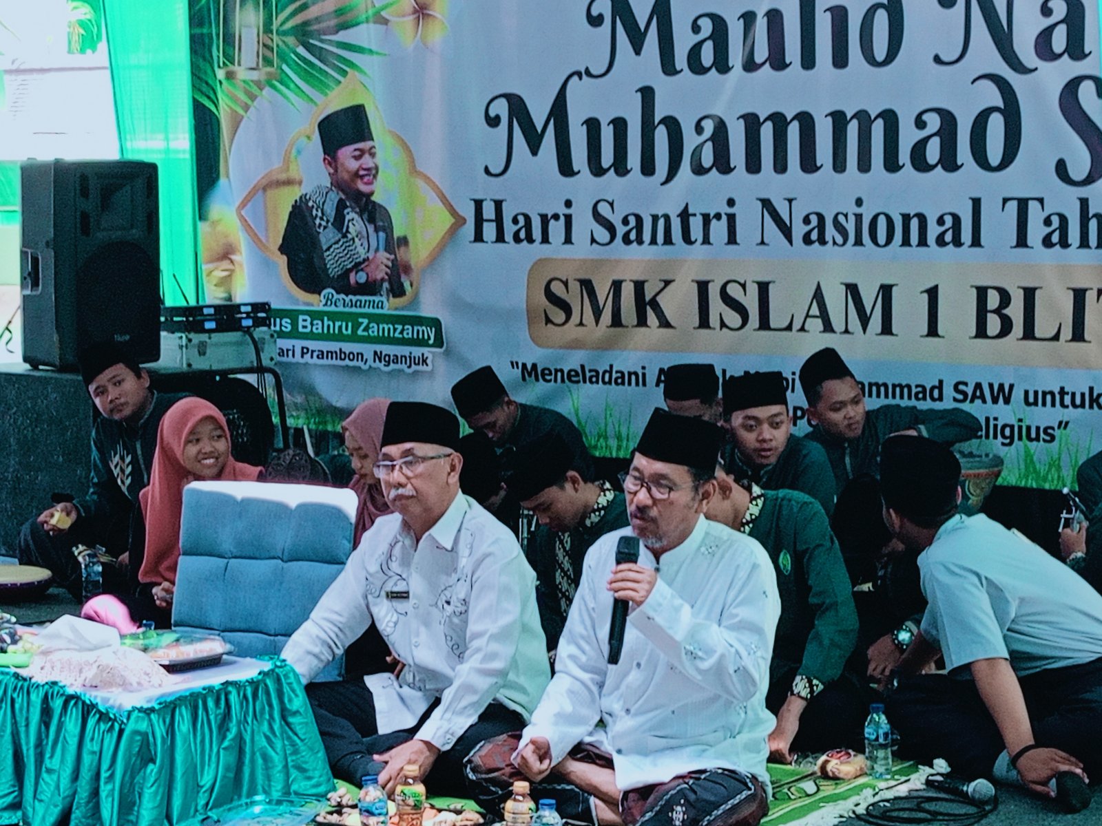 Peringatan Maulid Nabi Muhammad SAW & Hari Santri Nasional 2023 di SMK Islam 1 Blitar. KH Subakir: Ketahui 4 Sifat Nabi Muhammad SAW