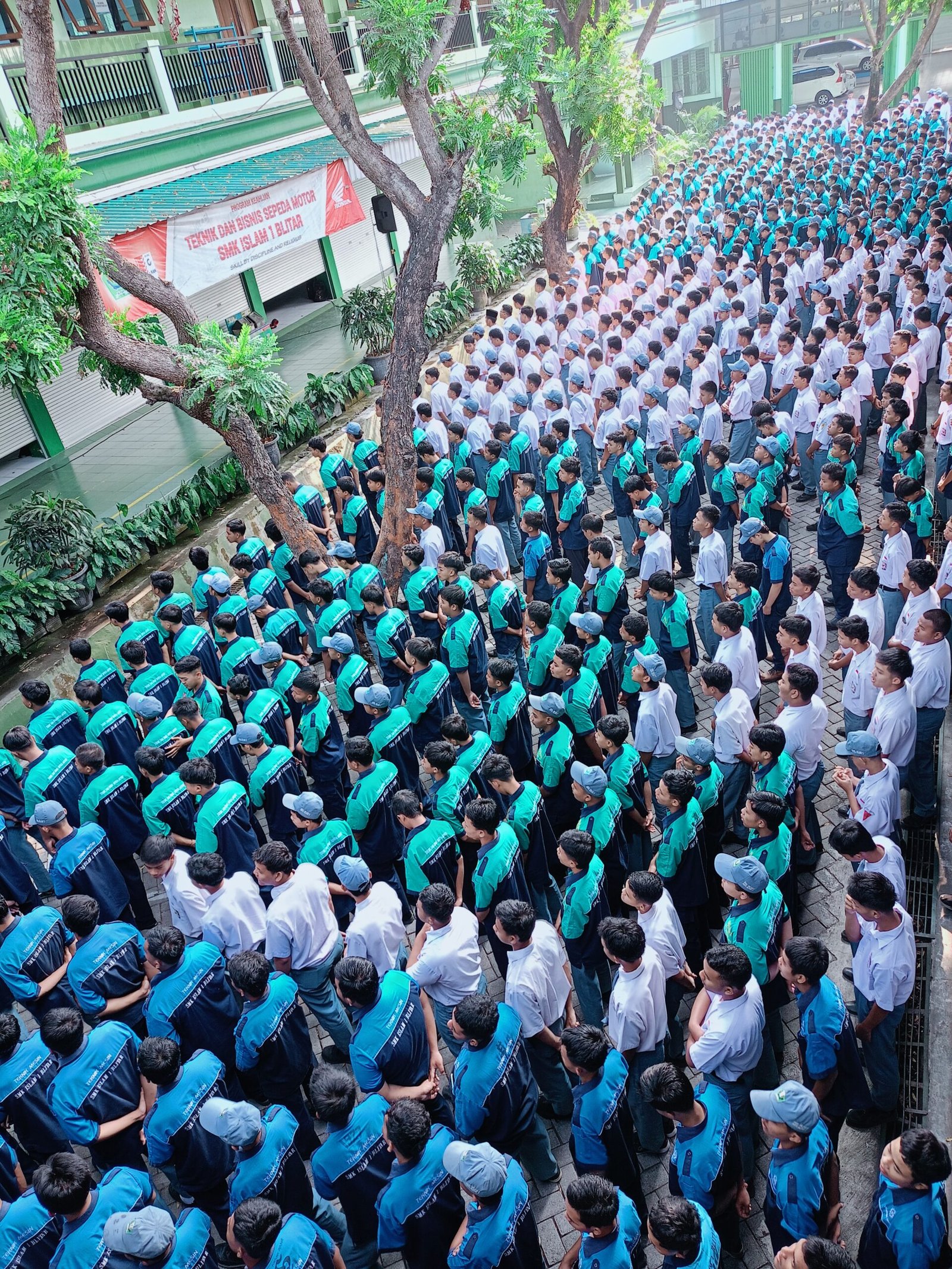 Kebersamaan dan Kedisiplinan: Cerminan Apel Rutin SMK Islam 1 Blitar