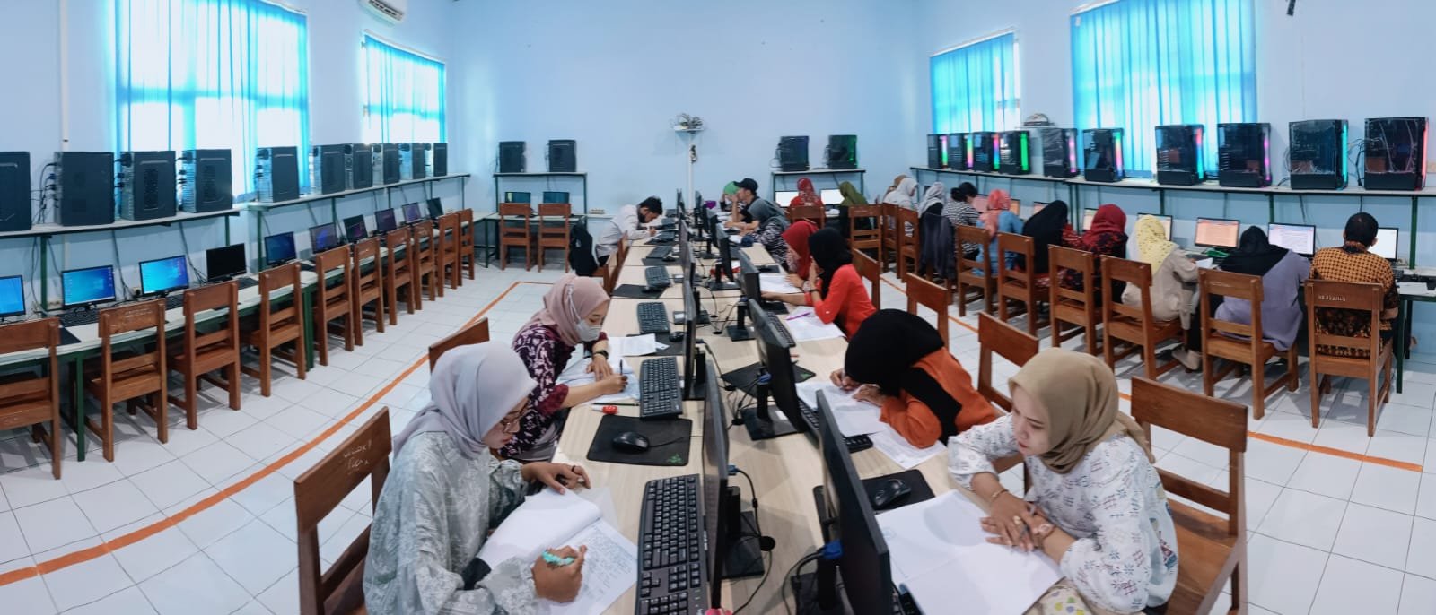 Ribuan Mahasiswa Universitas Terbuka (UT) Malang Sukses Jalani Ujian Akhir Semester di SMK Islam 1 Blitar