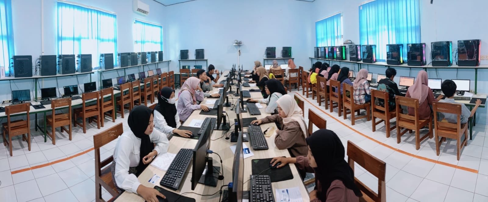 Universitas Terbuka Malang Gelar Ujian Akhir Semester di SMK Islam 1 Blitar dengan Puluhan Mata Kuliah Diujikan