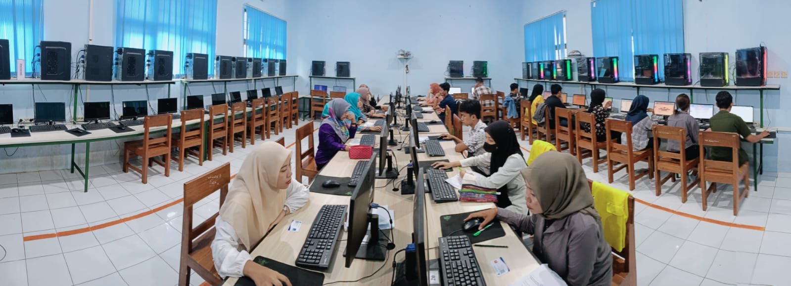 Universitas Terbuka (UT Malang) Menjadi Pelopor Pendidikan Jarak Jauh: Ribuan Mahasiswa Ikuti Ujian Akhir Semester di SMK Islam 1 Blitar