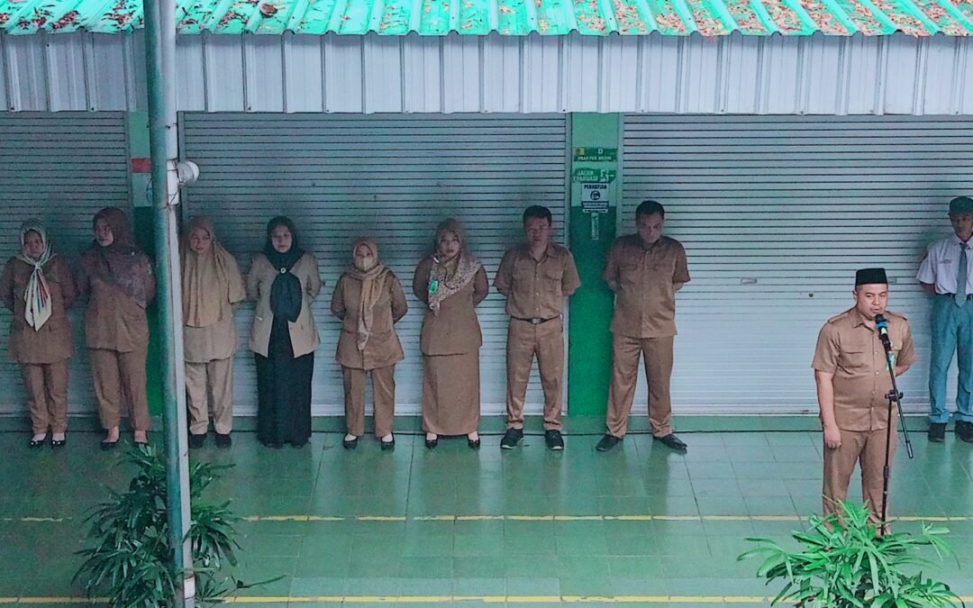 Upacara Apel Rutin: Pesan Pembina Upacara Abdul Majid M.Pd I untuk Siswa-siswi SMK Islam 1 Blitar