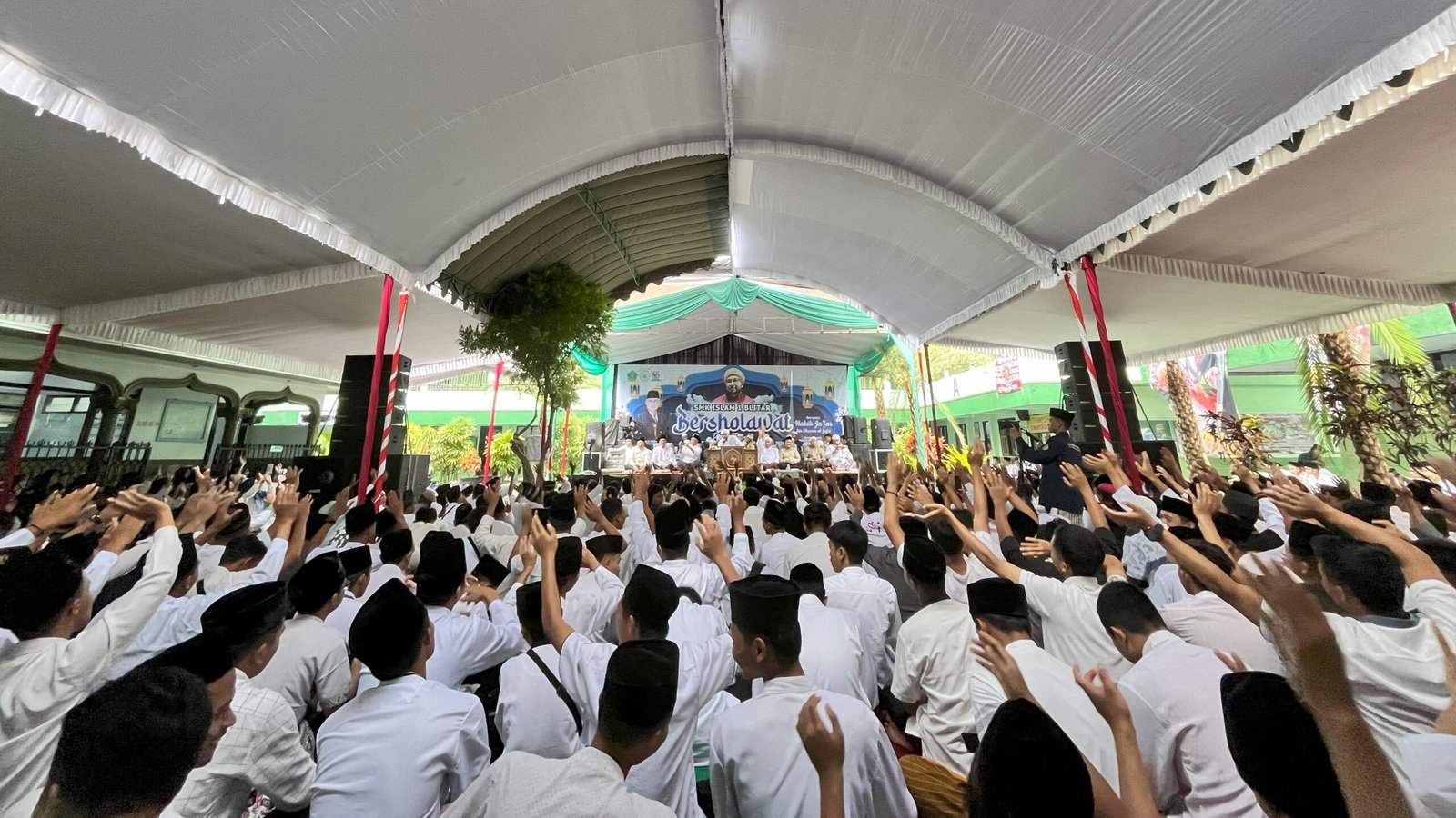 Perayaan Mewah Bersholawat untuk Memperingati Tiga Momen Bersejarah