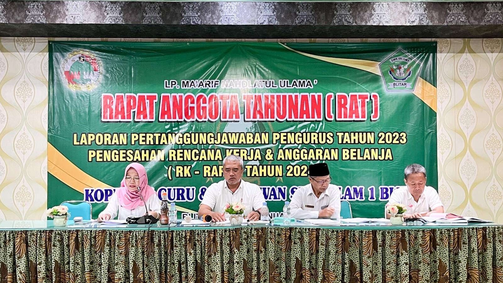 Rapat Anggota Koperasi Guru dan Karyawan SMK Islam 1 Blitar: Menyusun Rencana Bersama untuk Tahun 2024