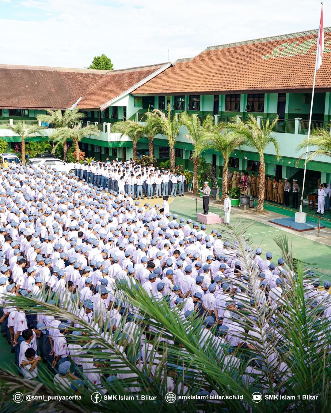 SMK Islam 1 Blitar Gelar Upacara Bendera dan Sosialisasi Keamanan Berlalu Lintas Bersama Polres Blitar Kota