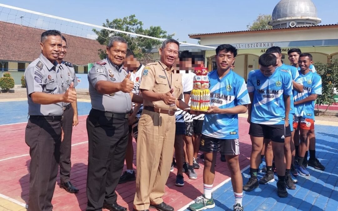 Tim Volly SMK Islam 1 Blitar Berkontribusi Memeriahkan Hari Anak Nasional di LPKA Blitar