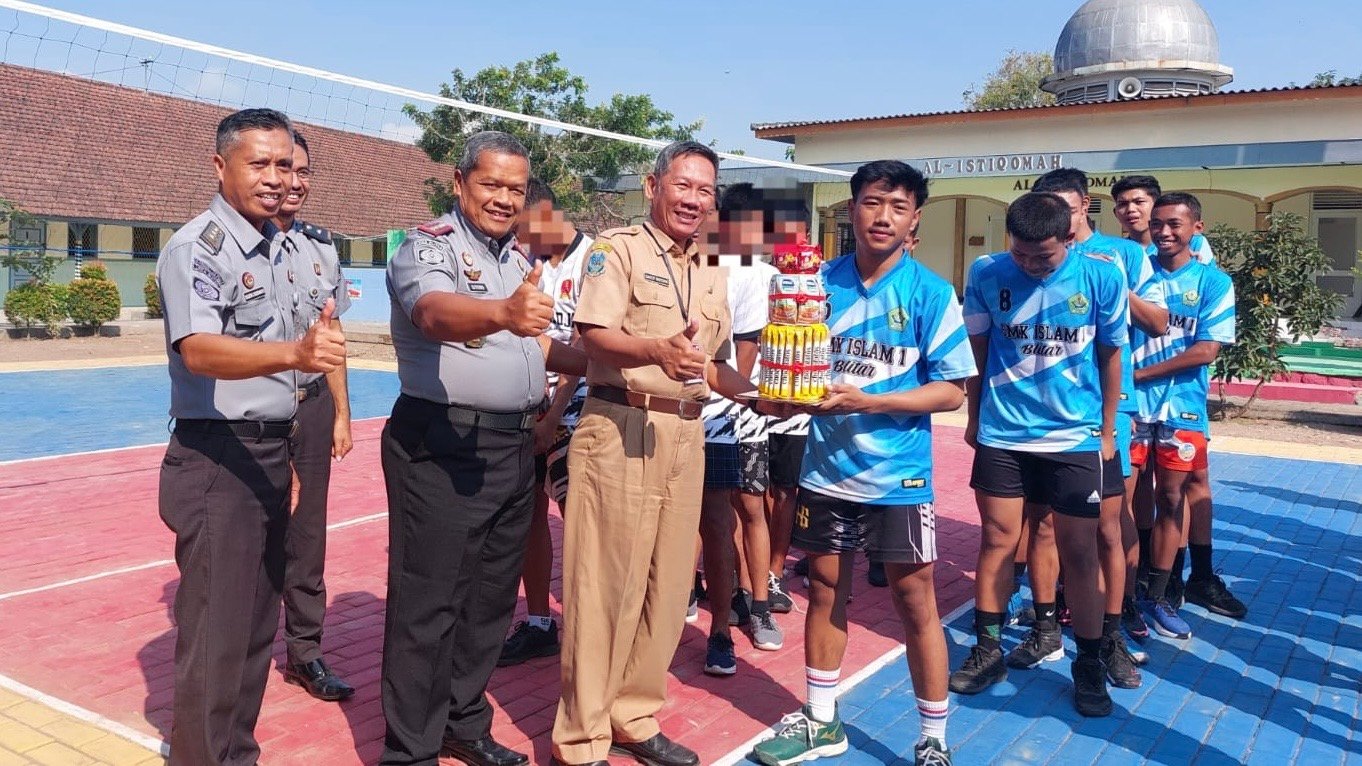 Tim Volly SMK Islam 1 Blitar Berkontribusi Memeriahkan Hari Anak Nasional di LPKA Blitar