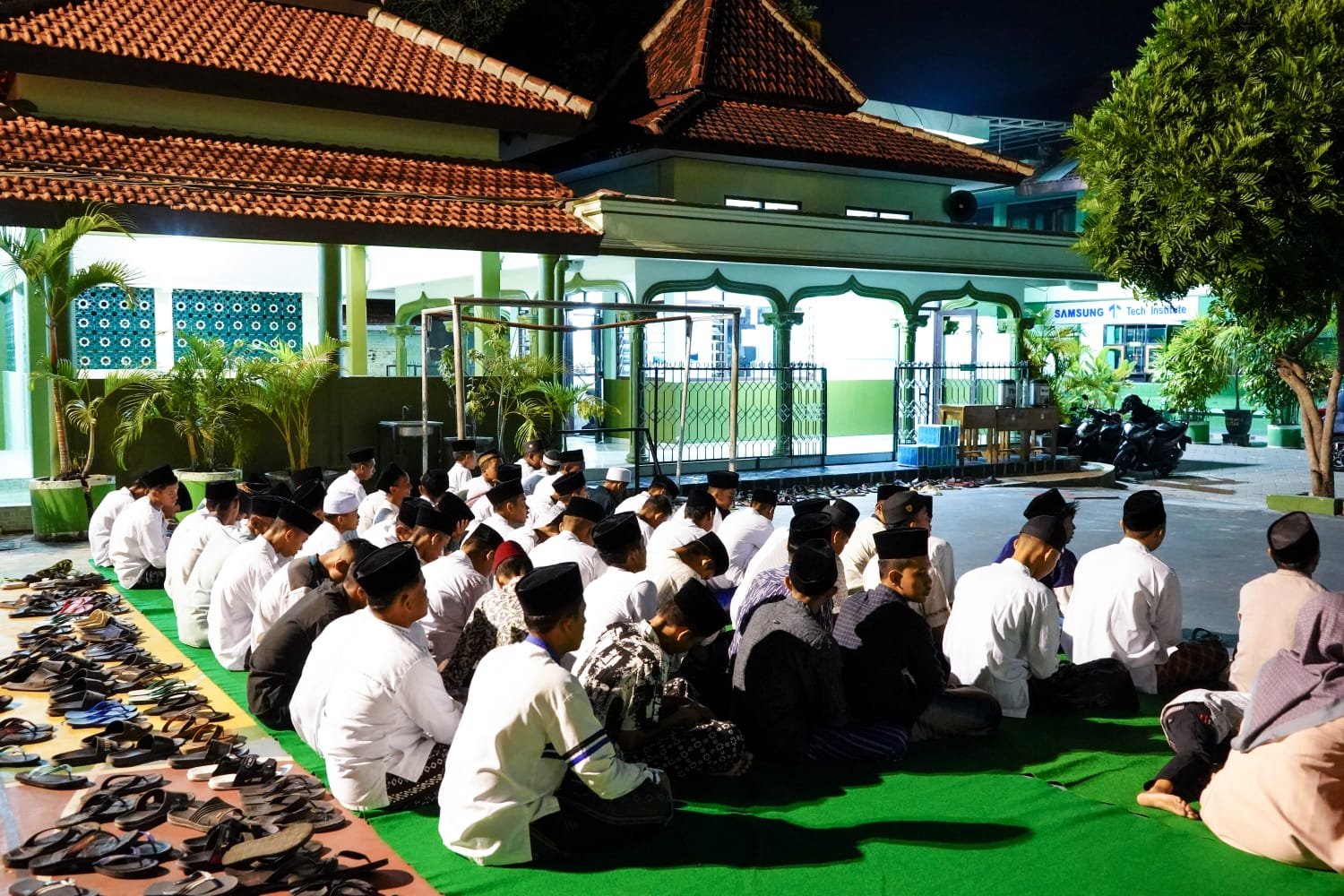 Tahlil dan Istighotsah dalam rangka Haul Syekh Abdul Muid di SMK Islam 1 Blitar