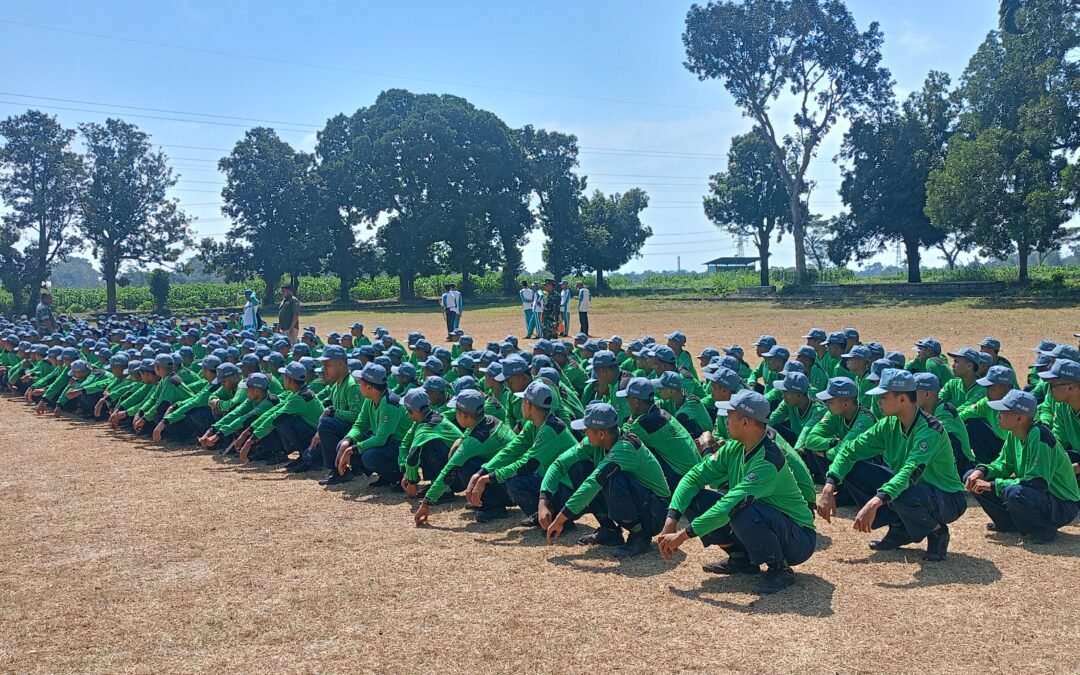 Aksi Bela Negara oleh Siswa-Siswi SMK Islam 1 Blitar di Lapangan Jatimalang