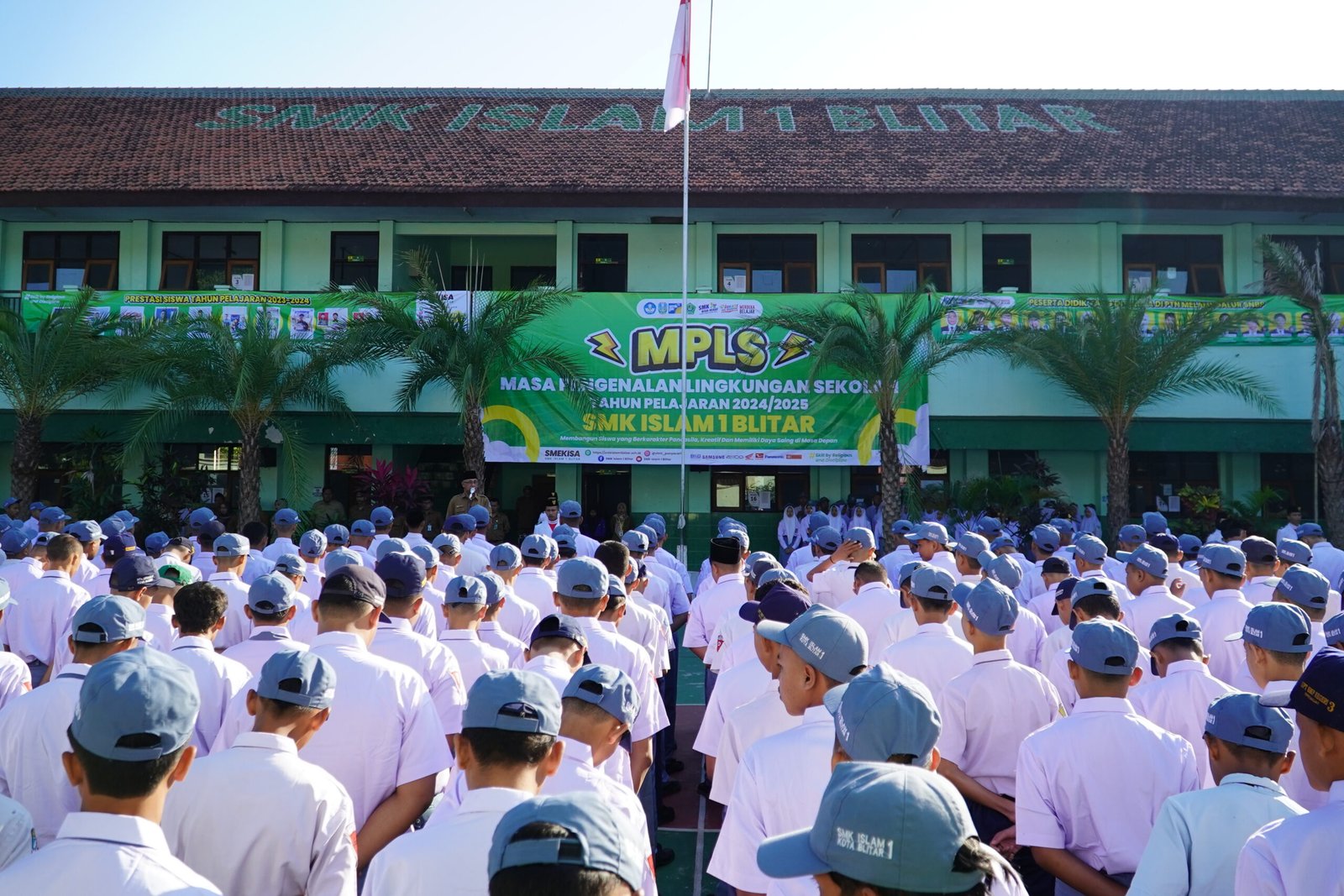 SMK Islam 1 Blitar Sambut Siswa Baru Melalui Masa Pengenalan Lingkungan Sekolah