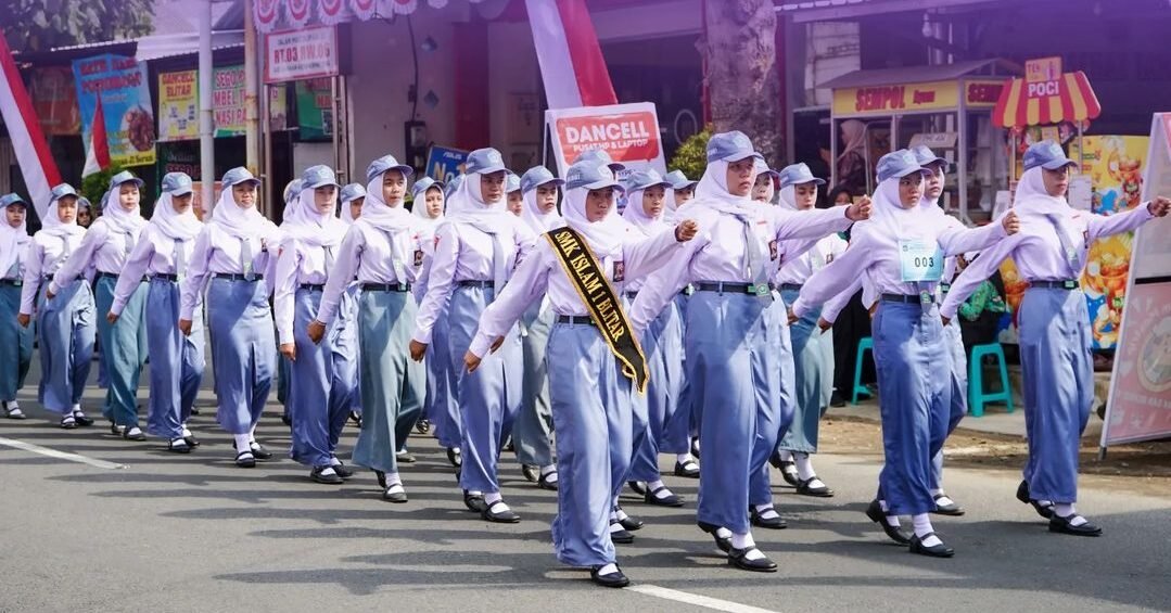 SMK Islam 1 Blitar Kirim 5 Peleton pada Lomba Gerak Jalan Tingkat SMA/SMK se-Kota Blitar
