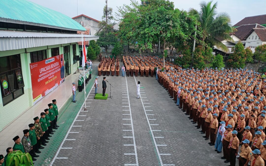 Upacara HUT Ke-79 RI di SMK Islam 1 Blitar: Menyuarakan Kebanggaan terhadap Indonesia