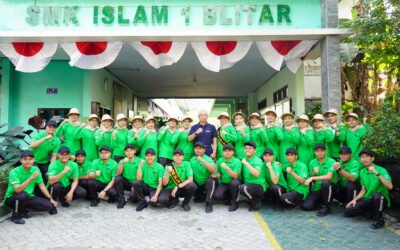 SMK Islam 1 Blitar Berpartisipasi dalam Lomba Gerak Jalan Tingkat Dinas/Instansi Kota Blitar Memeriahkan HUT RI ke-79