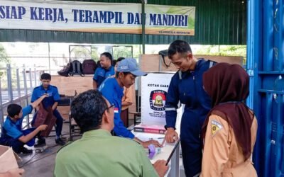 Pemilihan Ketua dan Wakil Ketua OSIS SMK Islam 1 Blitar Masa Bhakti 2024/2025 Berlangsung Lancar