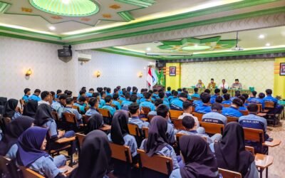 Satuan Binmas Polres Blitar Berikan Penyuluhan Pencegahan Bahaya Narkoba di SMK Islam 1 Blitar