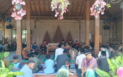SMK Islam 1 Blitar Gelar Anjangsana dan Santunan Anak Yatim di Jingglong