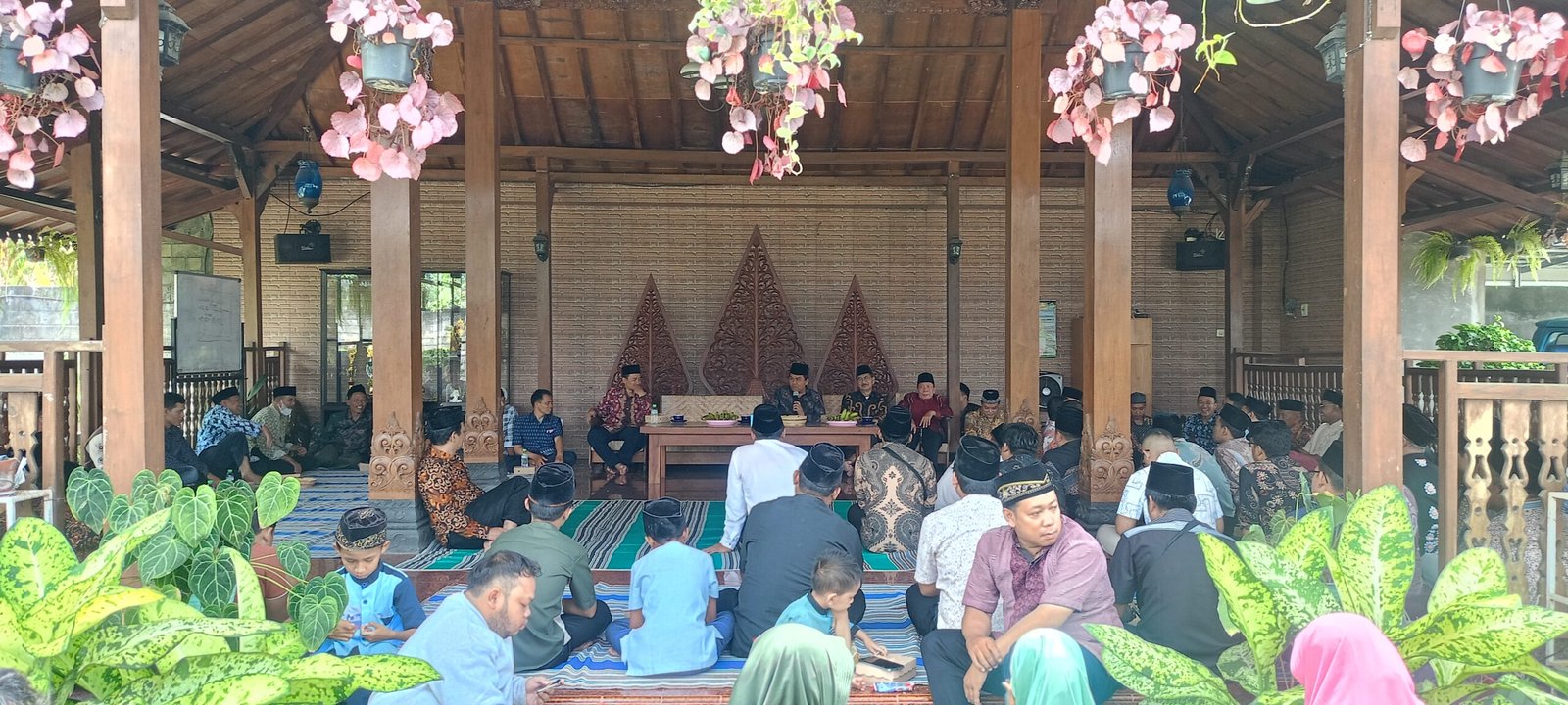 SMK Islam 1 Blitar Gelar Anjangsana dan Santunan Anak Yatim di Jingglong