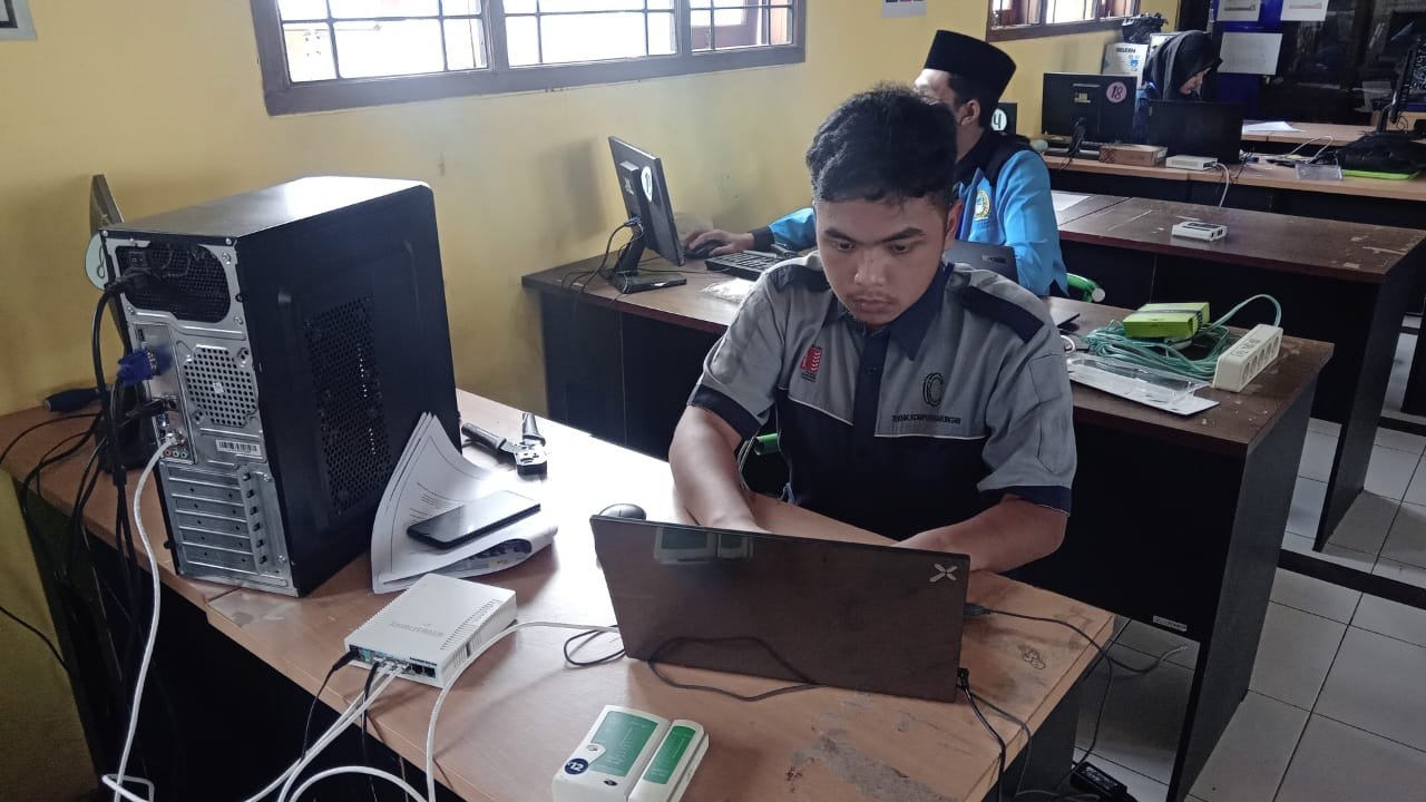 SMK Ma’arif NU dan SMK Ponpes Se-Jatim Gelar Lomba Kompetensi Siswa Pertama, SMK Islam 1 Blitar Raih Juara 1 Lomba IT NSA