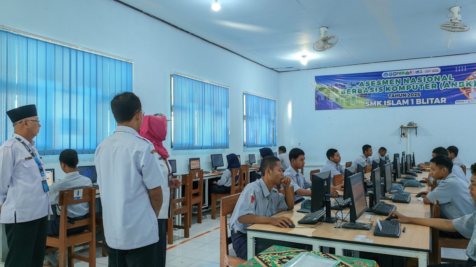 Pelaksanaan ANBK SMK Islam 1 Blitar Tahun 2025 Berjalan Lancar dan Tertib