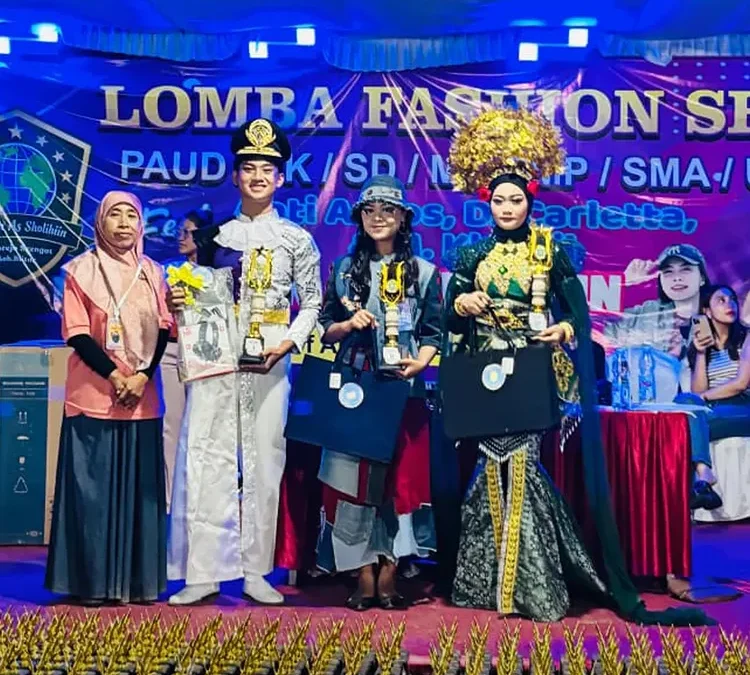 Siswa SMK Islam 1 Blitar Raih Prestasi di Ajang Lomba Fashion Show Yayasan As Sholihin se-Blitar Raya