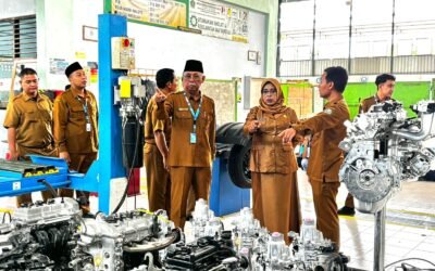 Kacabdindik Blitar Tinjau Langsung SMK Islam 1 Blitar, Apresiasi Kampus Hijau dan Inovasi Pembelajaran