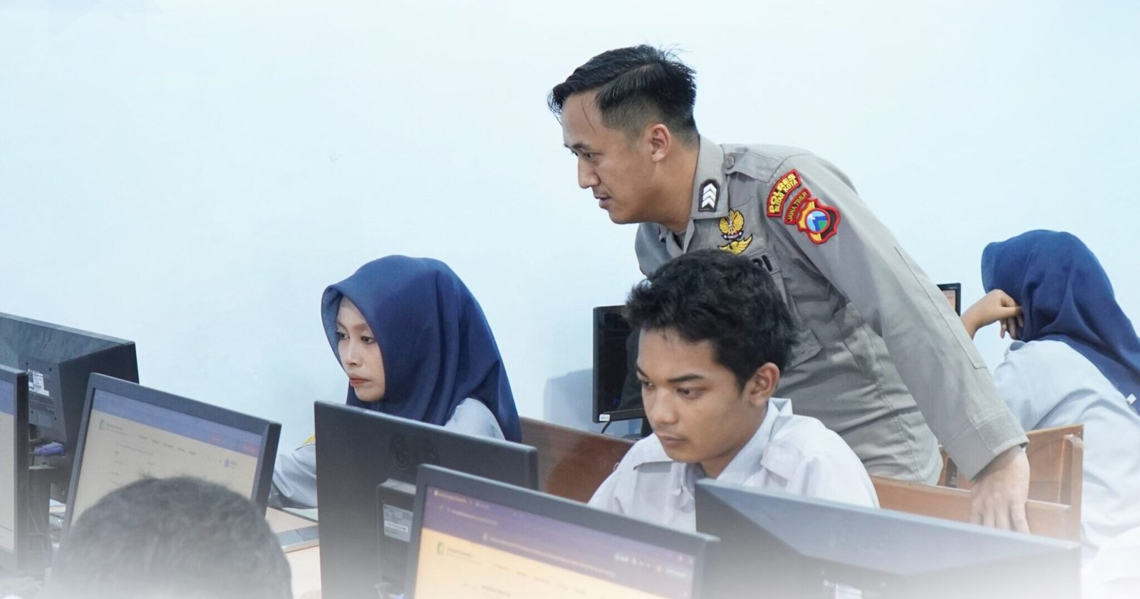 Polres Blitar Kota Gandeng SMKS Islam 1 Blitar Gelar Edukasi dan Praktik Artificial Intelligence