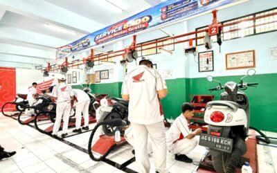 Sambut HUT ke-81 Jatim, Bengkel TSM SMKS Islam 1 Blitar Diserbu: Ada Servis Motor dan Oli Gratis!